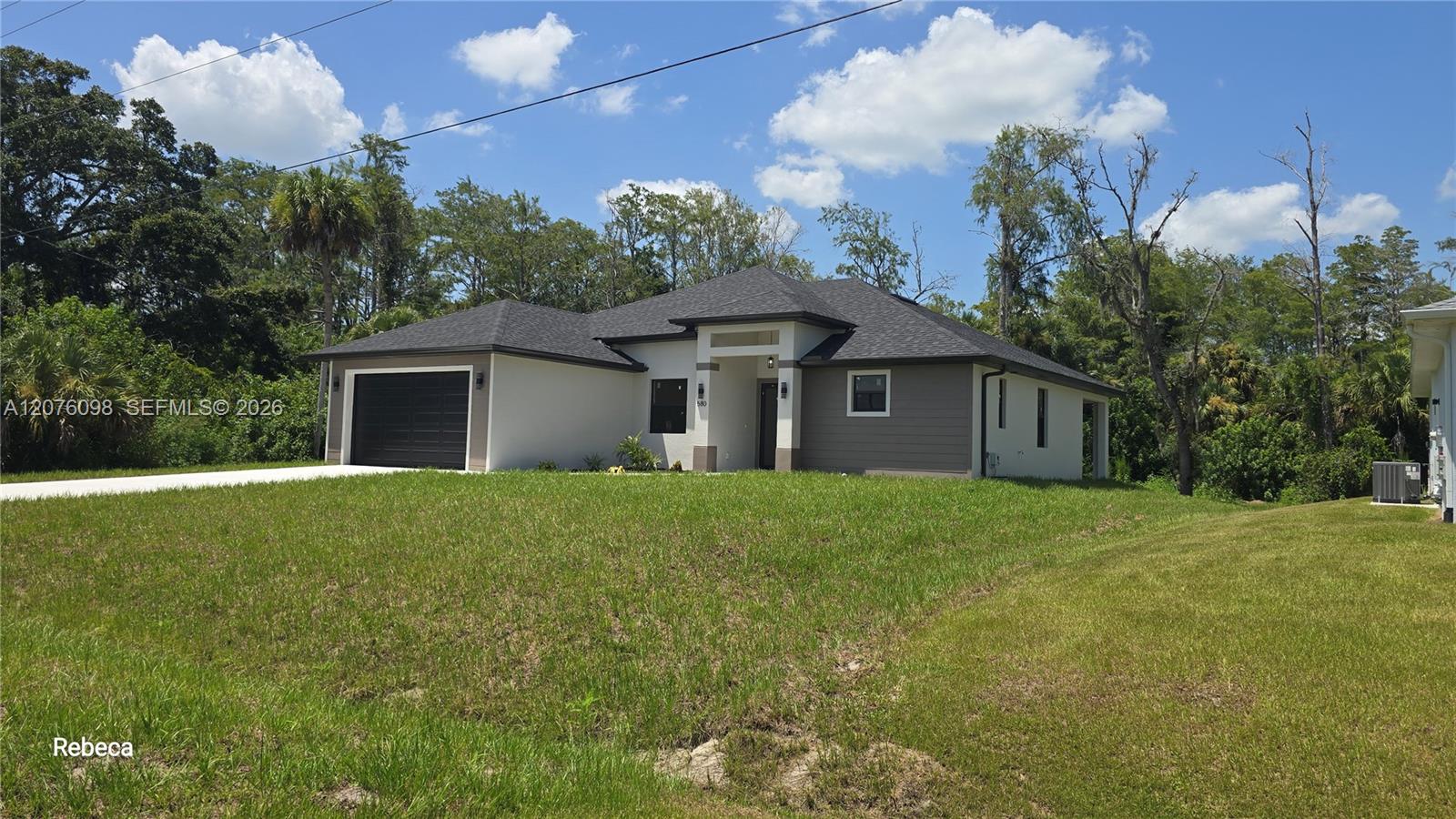 580 Woodview Drive Property Photo 2
