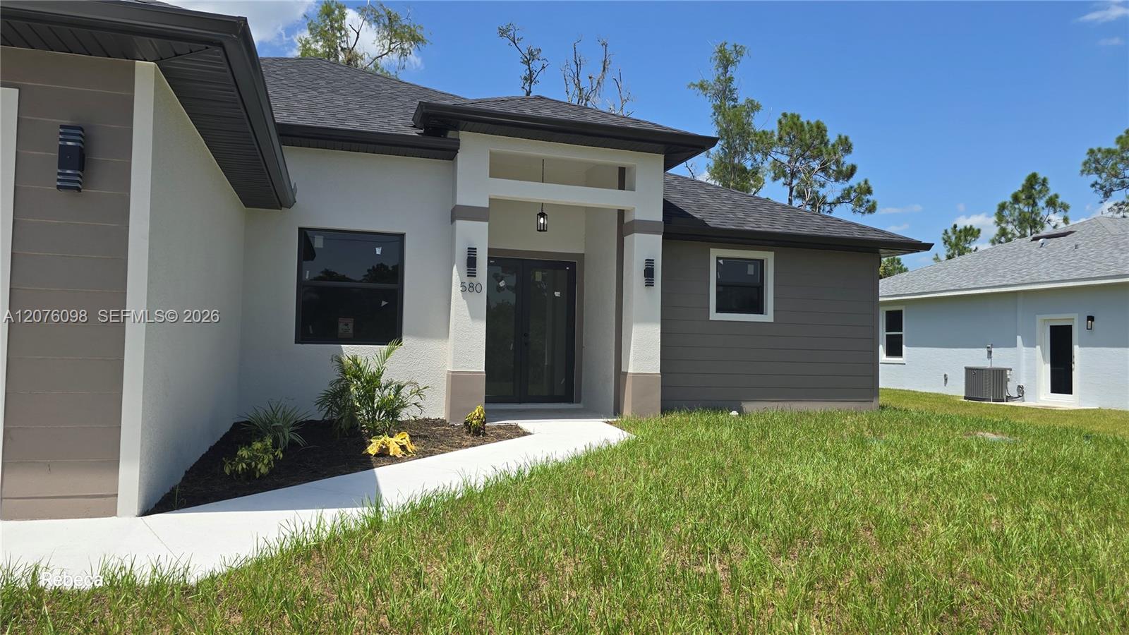580 Woodview Drive Property Photo 4