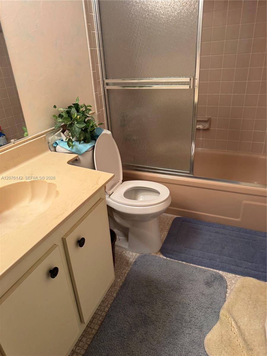 7640 Nw 18th Street 104 Property Photo 3