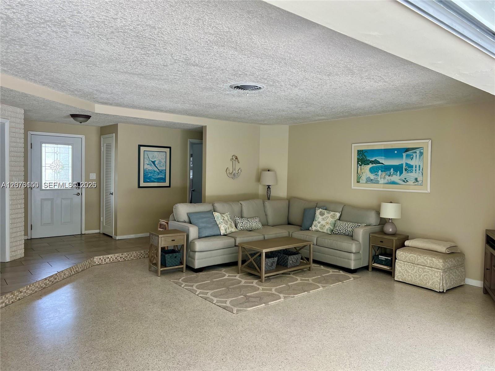 1241 Manor Drive Property Photo 4