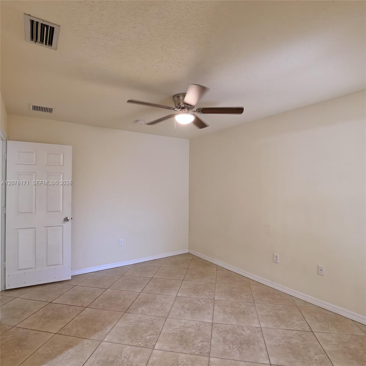 1000 Palm Trail 8 Property Photo 12