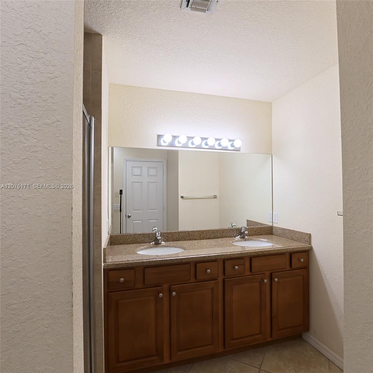 1000 Palm Trail 8 Property Photo 13