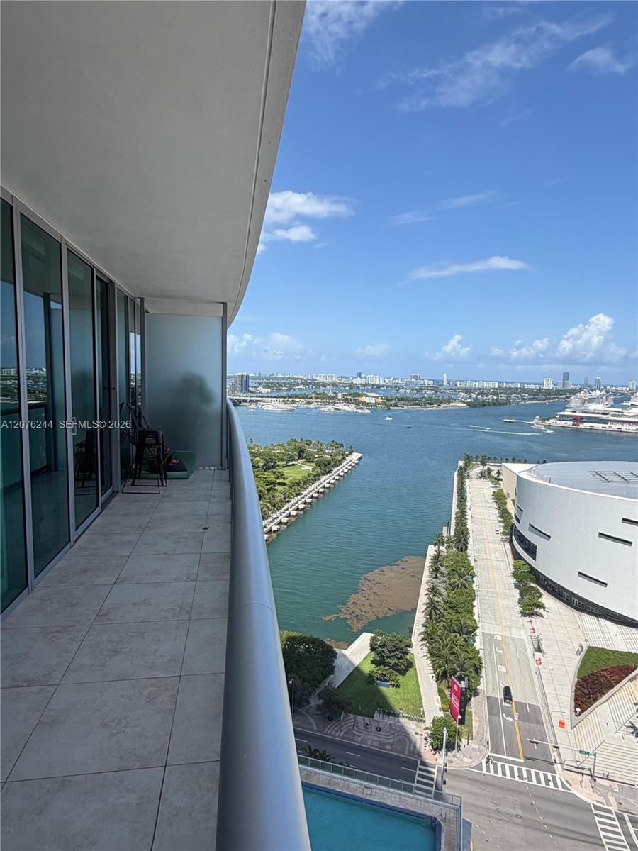 888 Biscayne Boulevard 2702 Property Photo 2