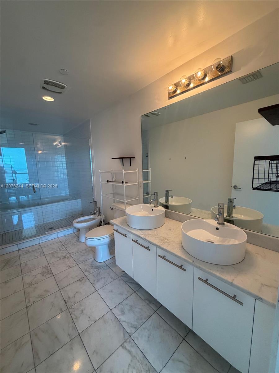 888 Biscayne Boulevard 2702 Property Photo 9