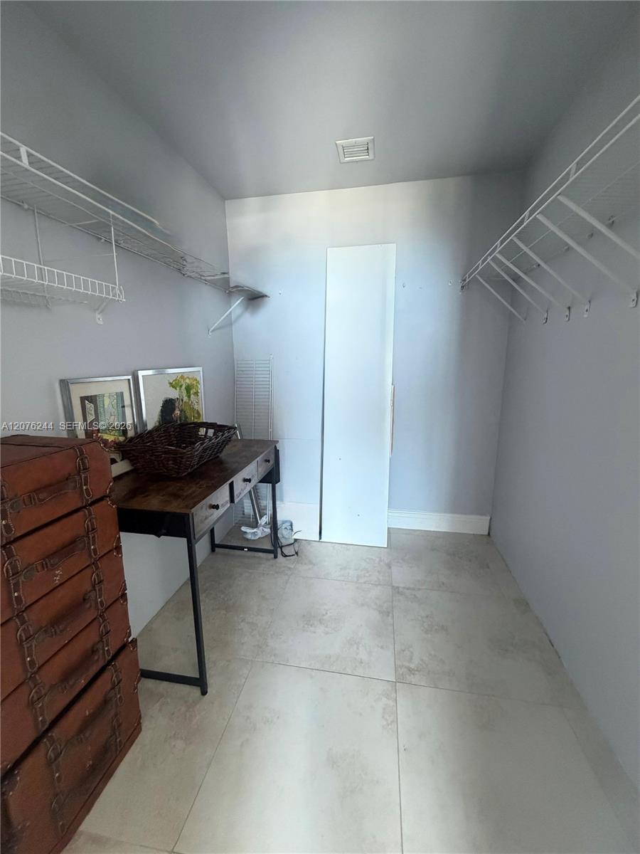 888 Biscayne Boulevard 2702 Property Photo 11