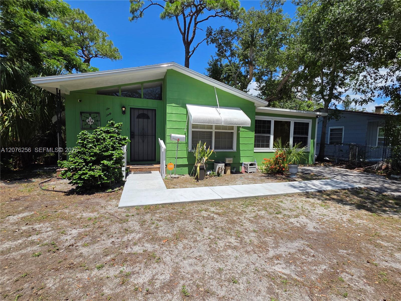 667 W Harbor Drive Property Photo 1