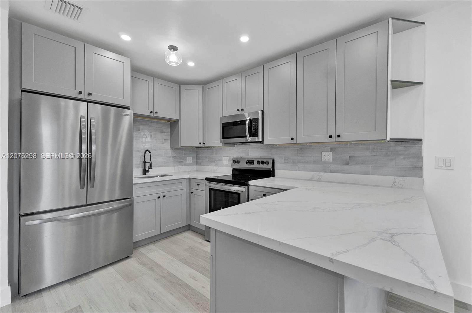 A12076298 Property Photo 4