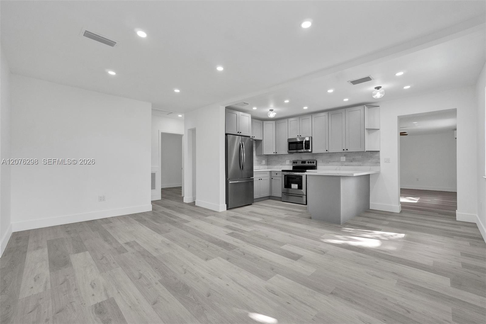 A12076298 Property Photo 6