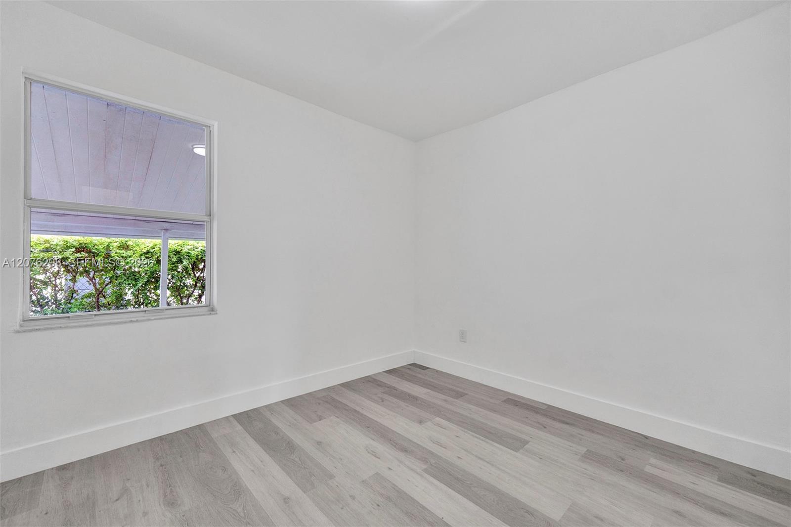 A12076298 Property Photo 12