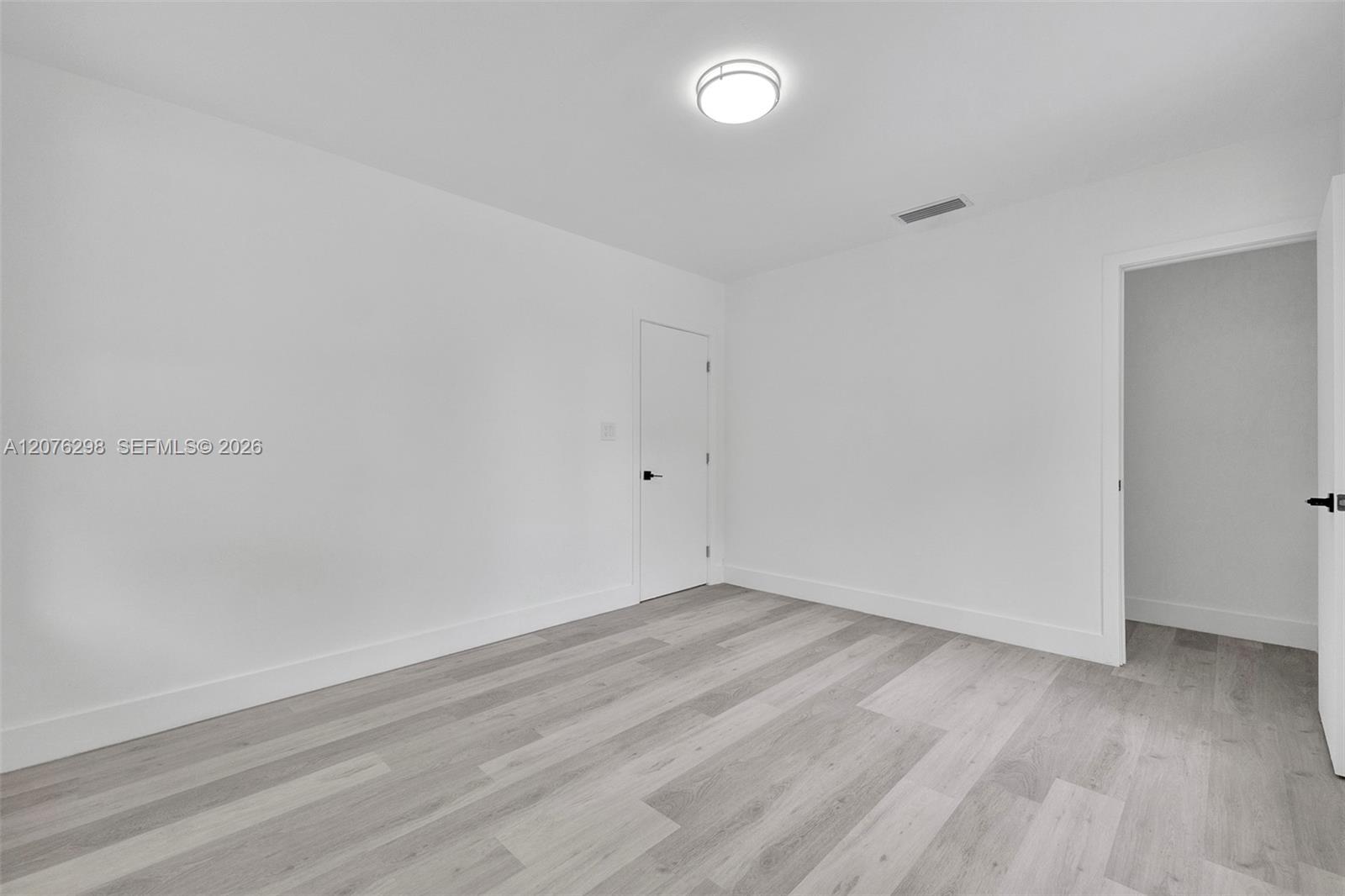A12076298 Property Photo 14