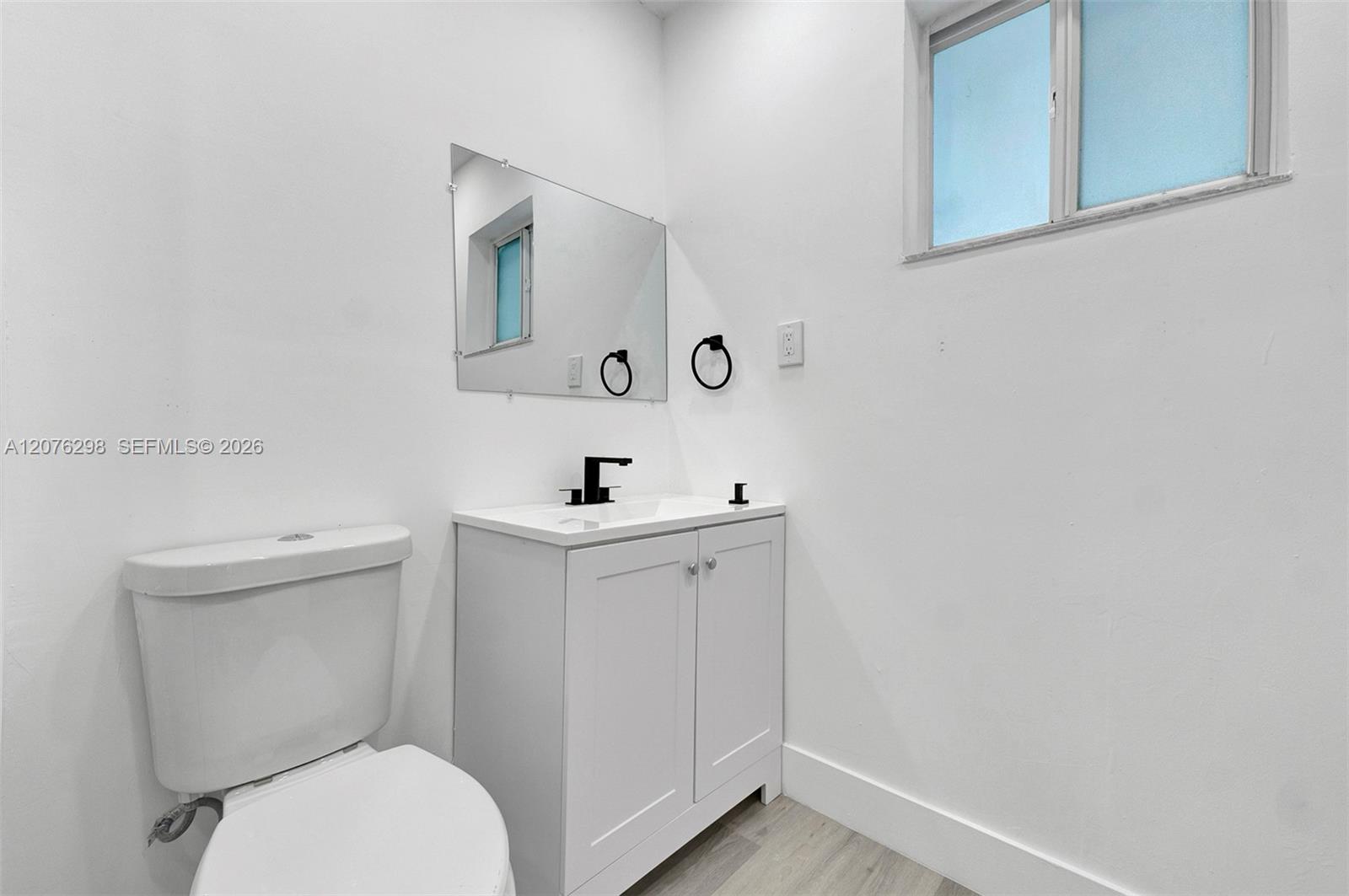 A12076298 Property Photo 16