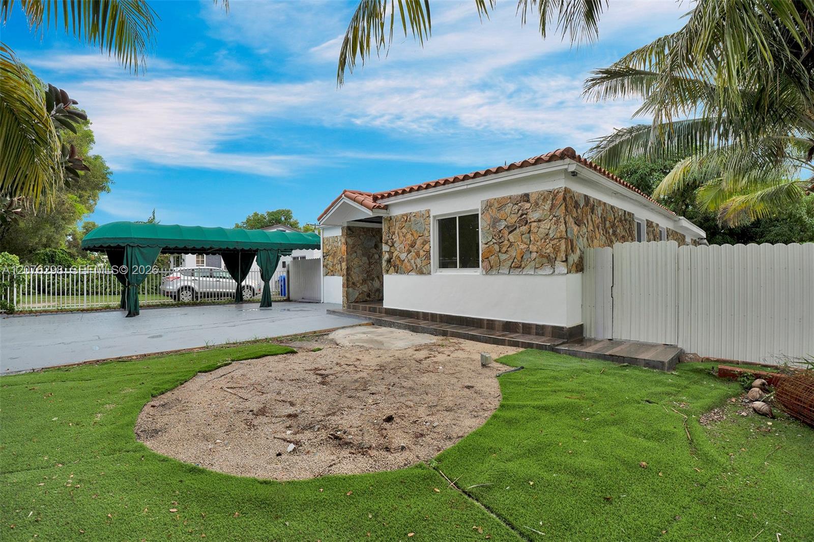 A12076298 Property Photo 26
