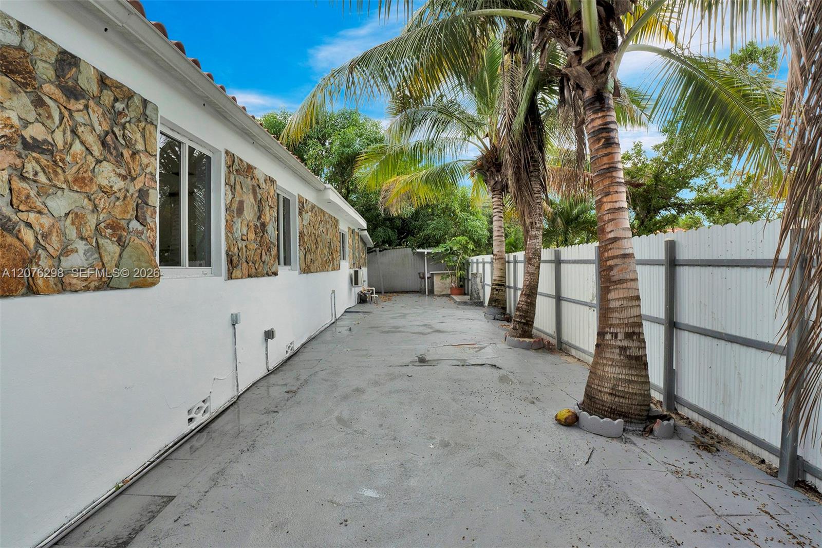 A12076298 Property Photo 29