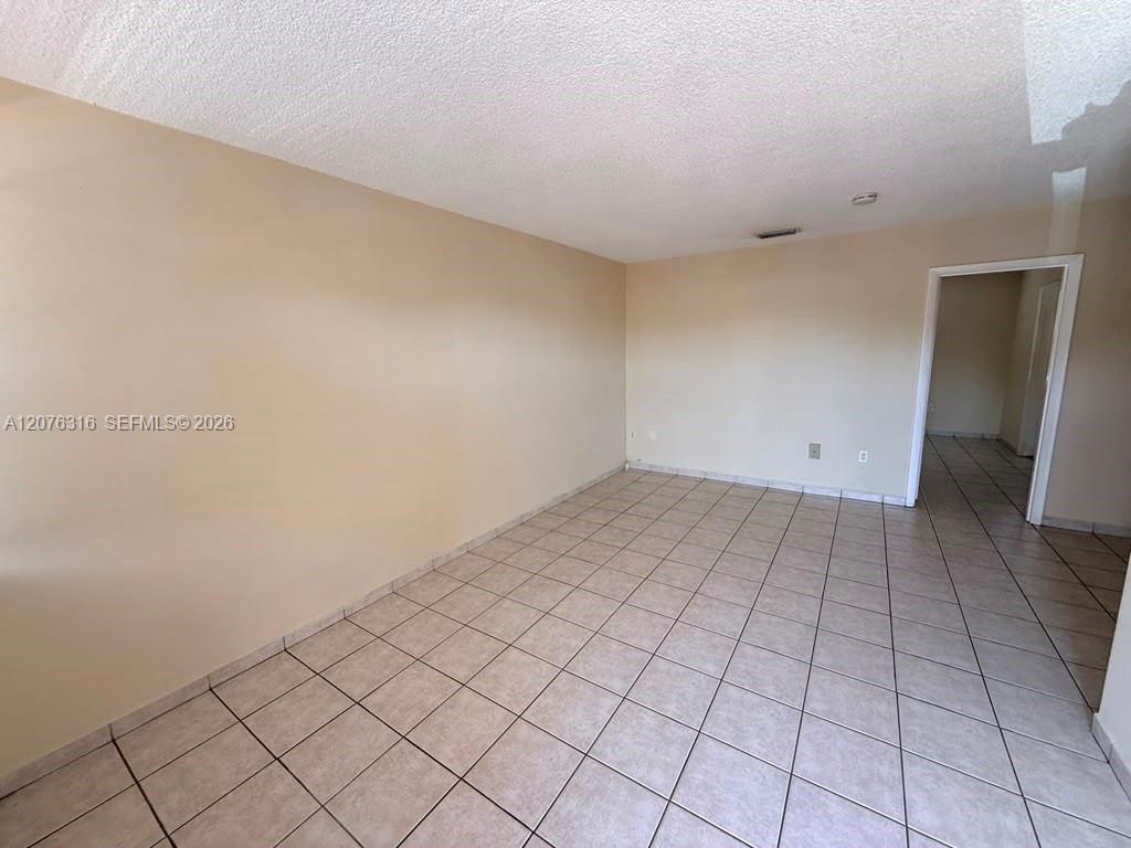 1154 W 35th Street 223 Property Photo 6