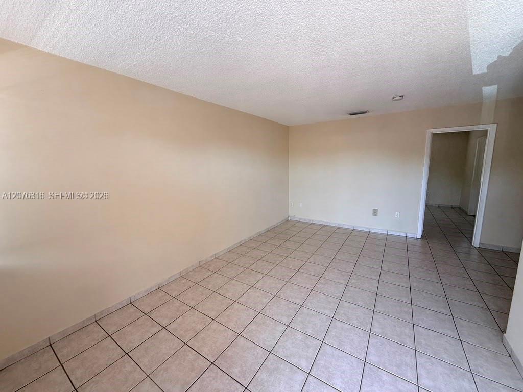 1154 W 35th Street 223 Property Photo 7