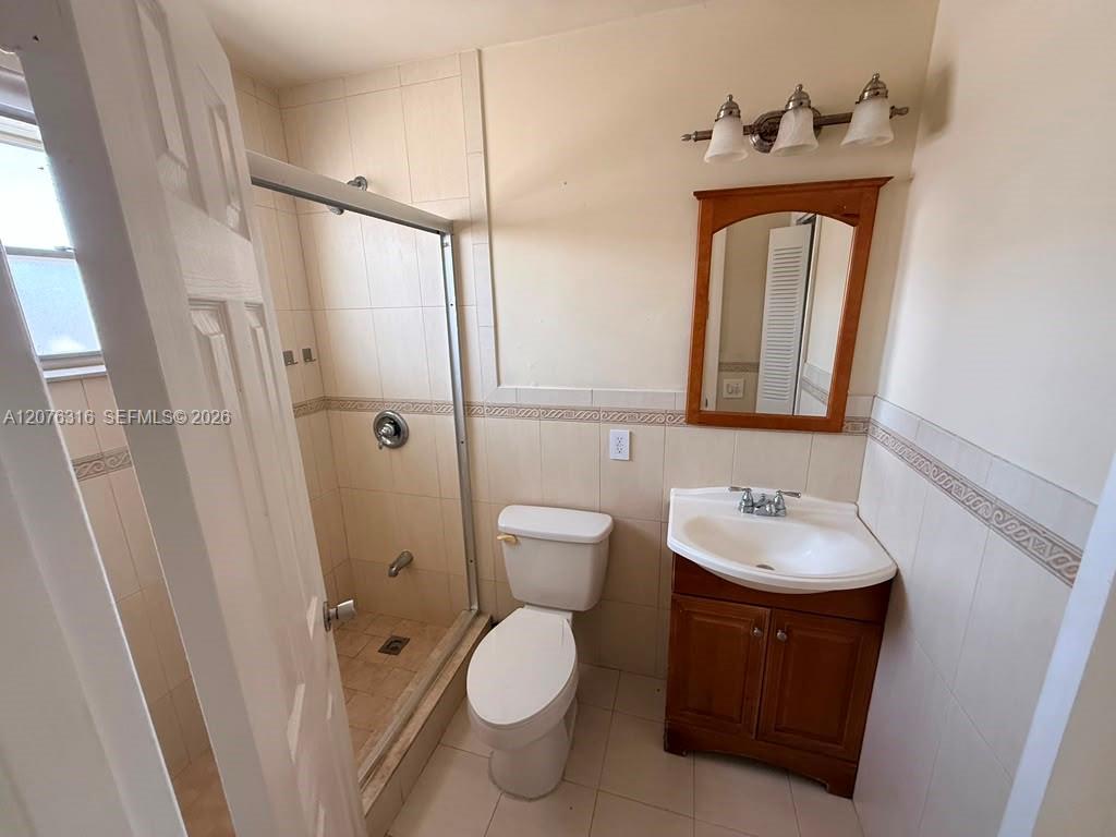 1154 W 35th Street 223 Property Photo 12