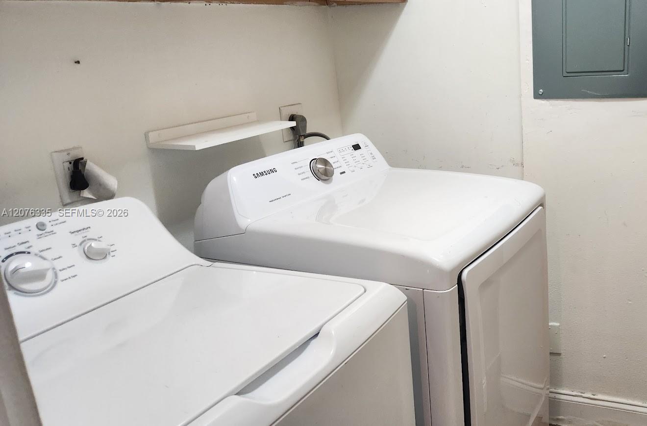 A12076335 Property Photo 12