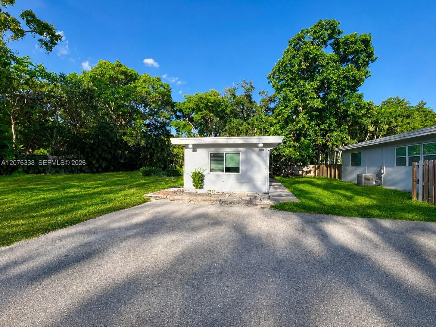 3981 Sw 58th Street B Property Photo 6