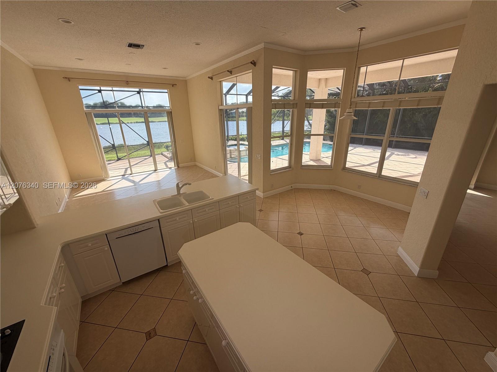 7635 Ironhorse Boulevard Property Photo 14