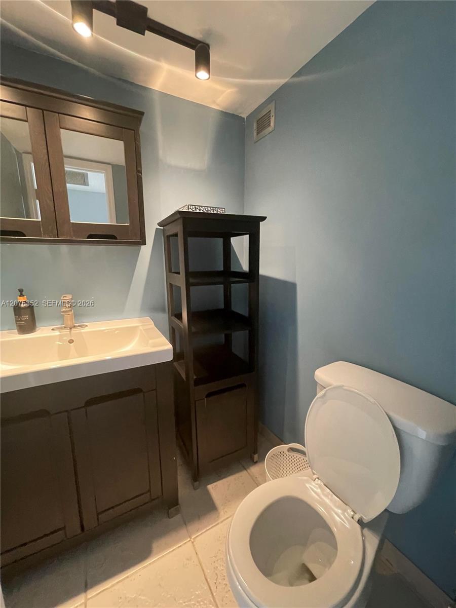 A12076352 Property Photo 8