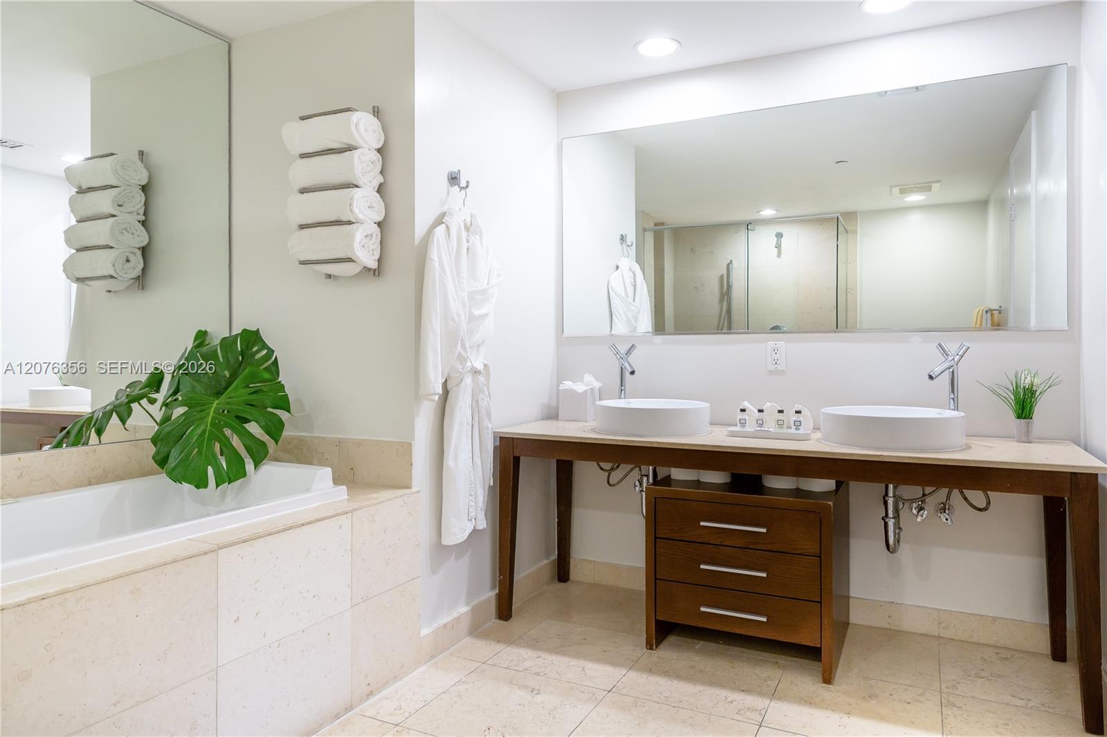 485 Brickell Avenue 3410 Property Photo 9