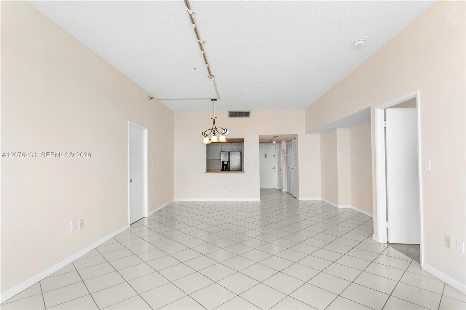20505 E Country Club Drive Ph-39 Property Photo 8