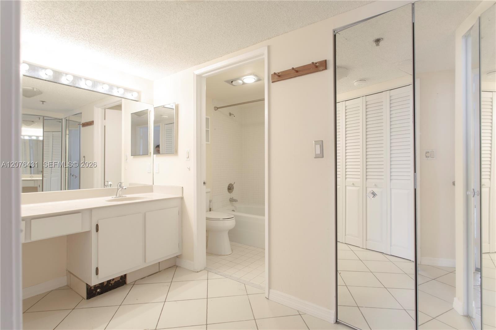 20505 E Country Club Drive Ph-39 Property Photo 14