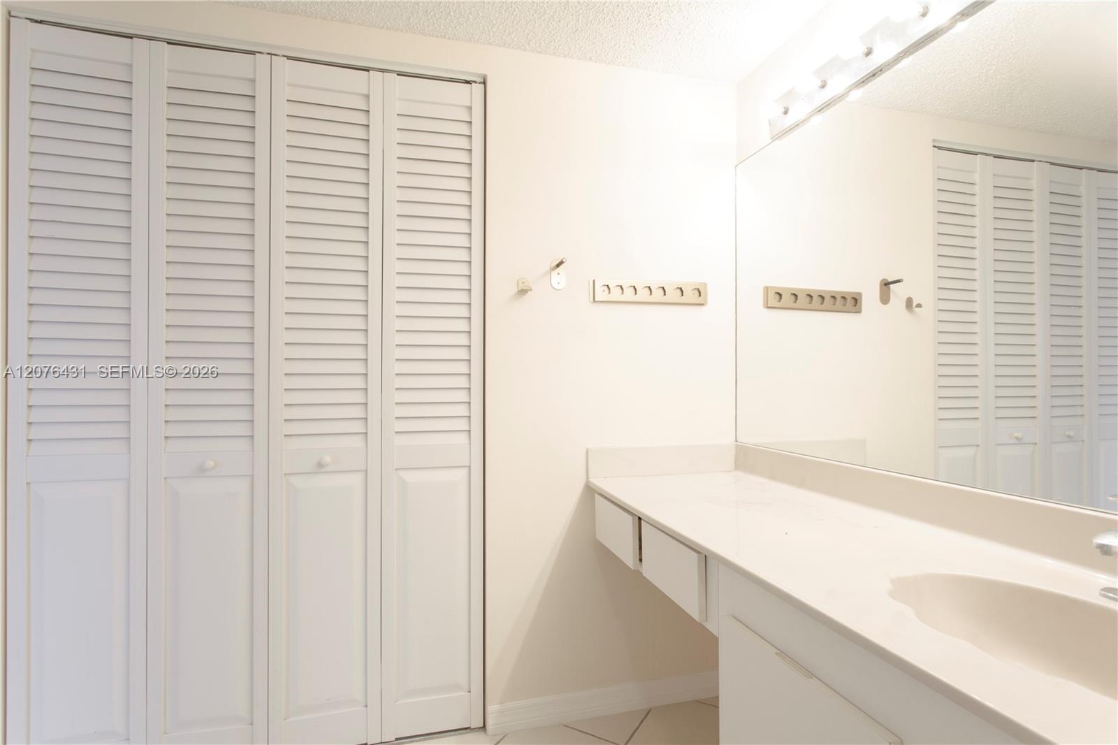 20505 E Country Club Drive Ph-39 Property Photo 15