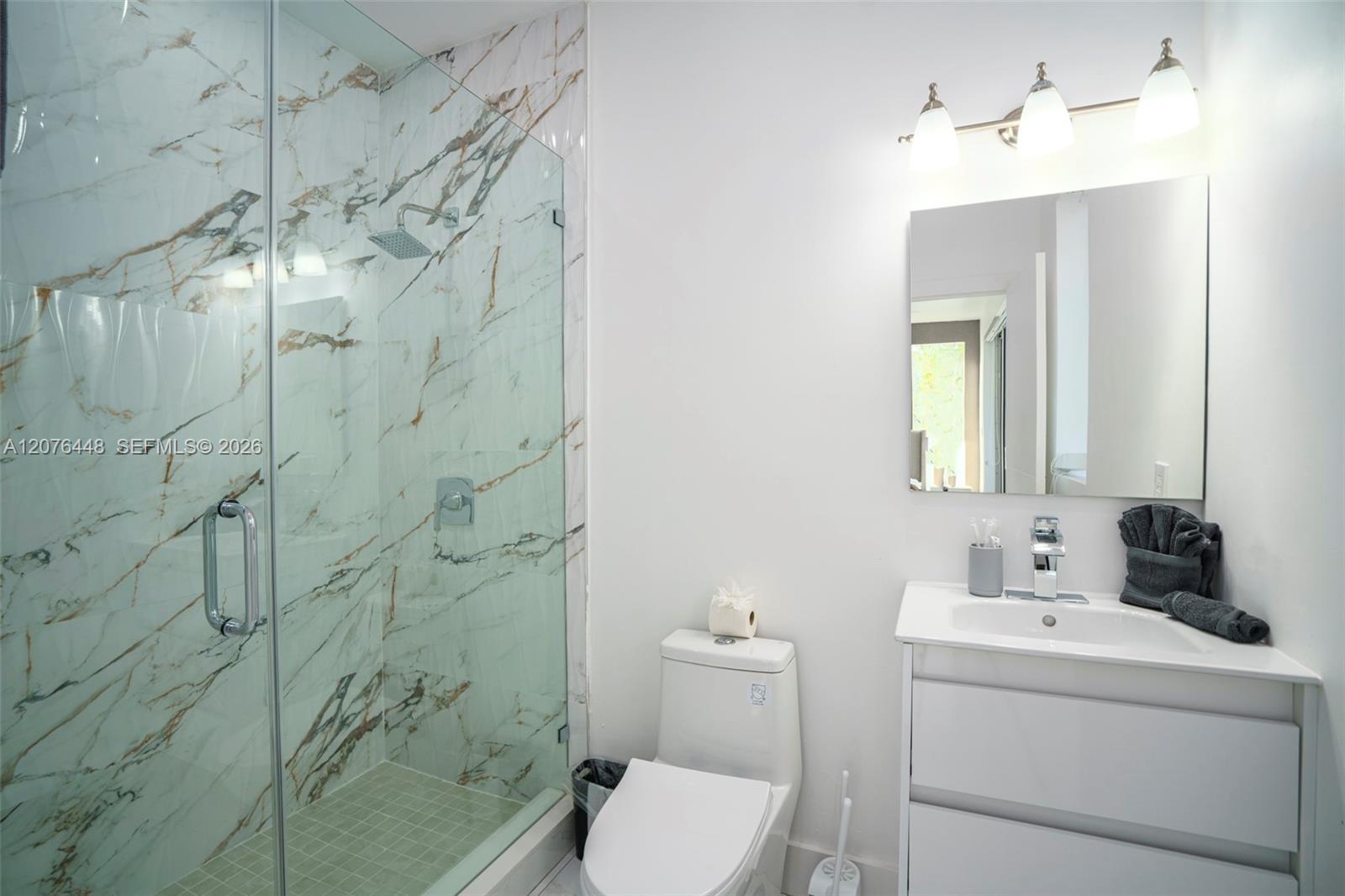 1000 N Riverside Drive Property Photo 12
