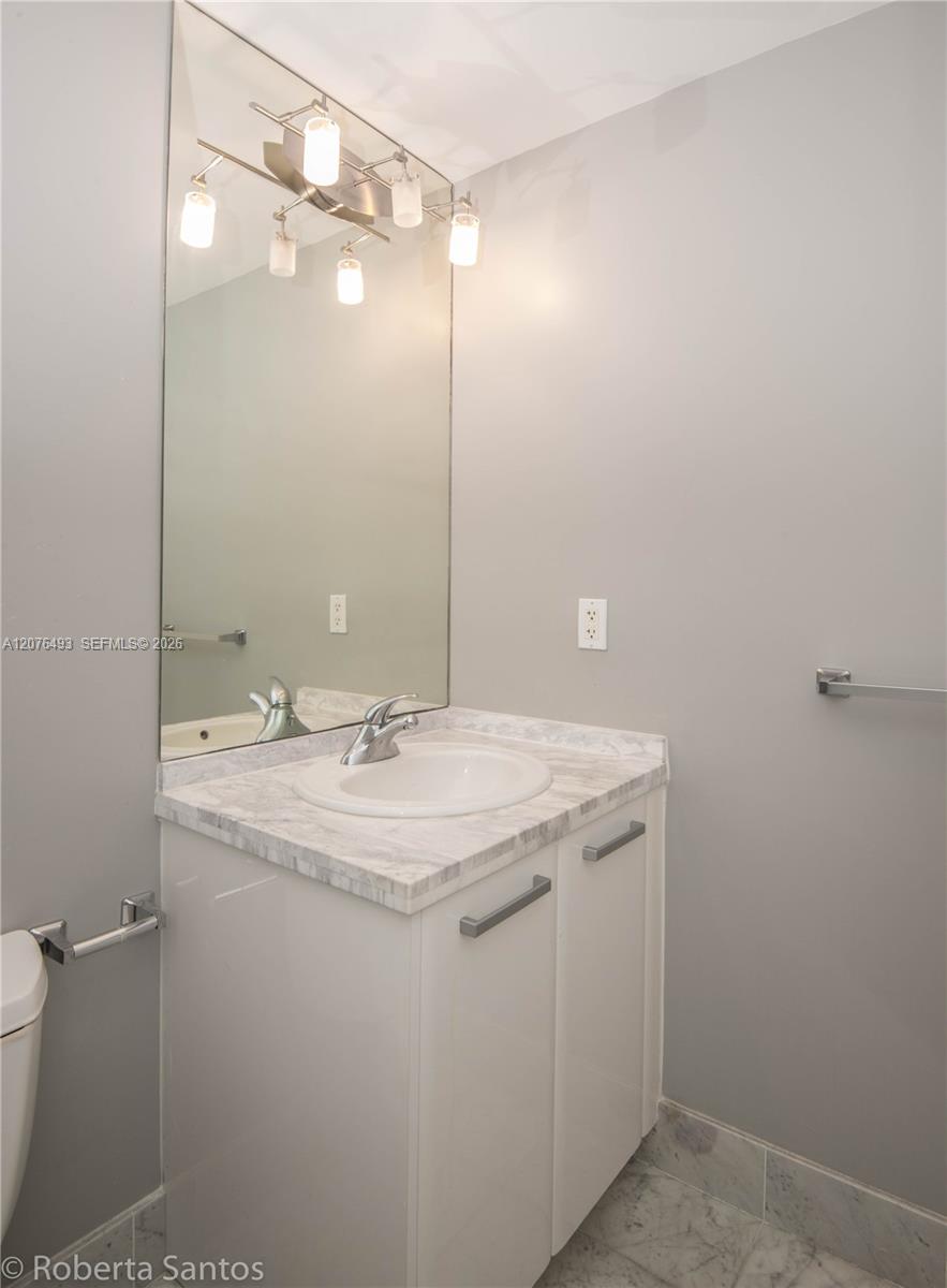 244 Biscayne Boulevard 3802 Property Photo 14