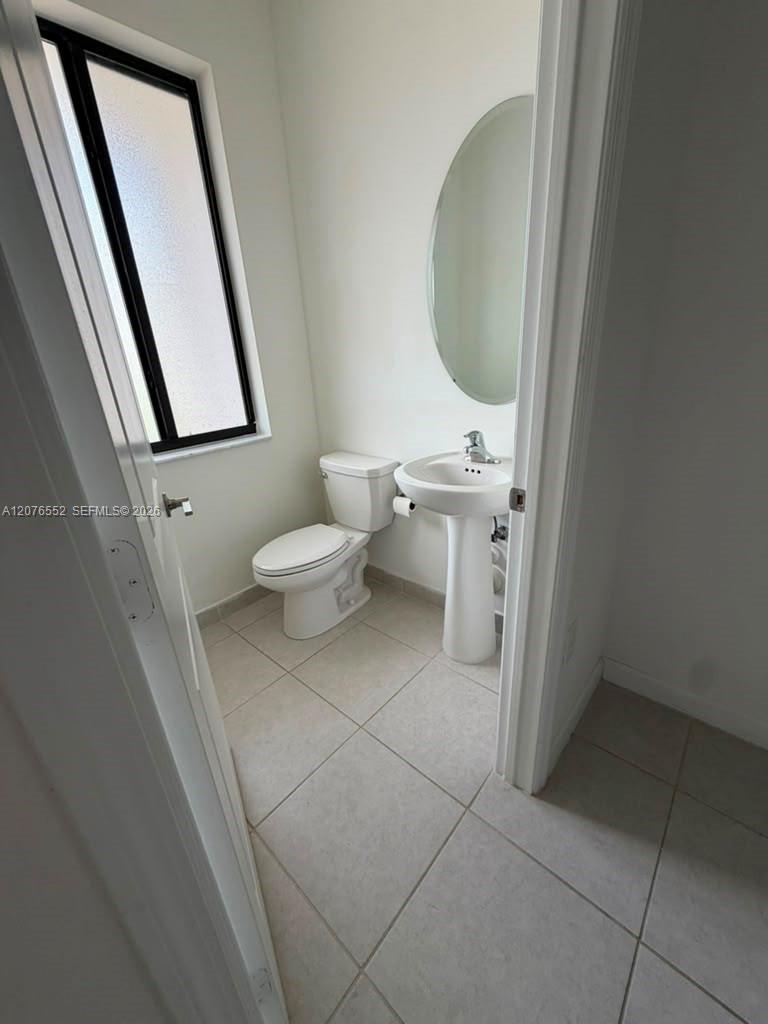 519 Ne 208th Terrace Property Photo 4