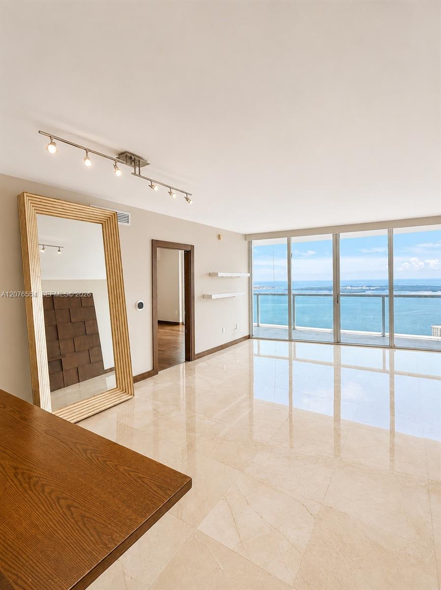465 Brickell Avenue 5605 Property Photo 2