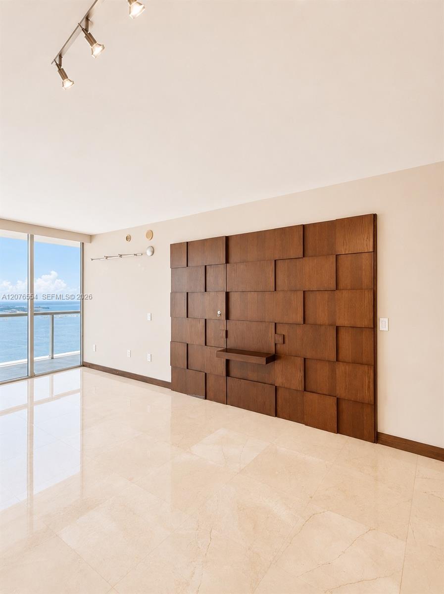 465 Brickell Avenue 5605 Property Photo 3