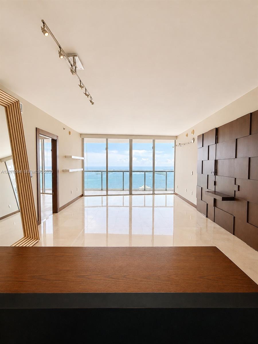 465 Brickell Avenue 5605 Property Photo 4