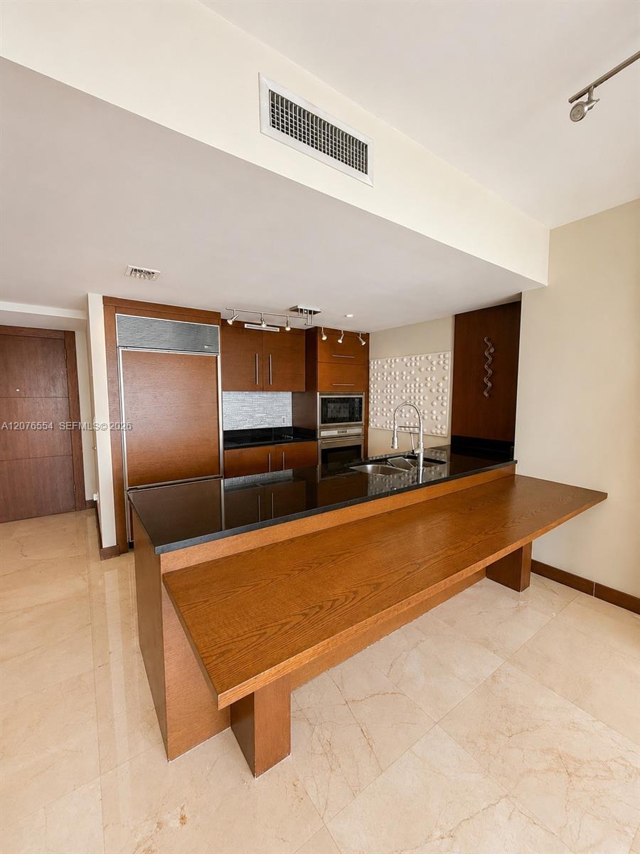 465 Brickell Avenue 5605 Property Photo 5