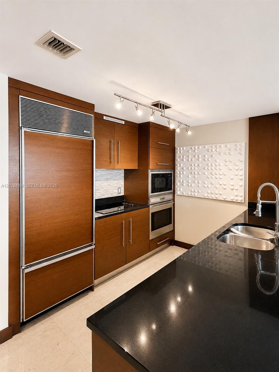 465 Brickell Avenue 5605 Property Photo 6