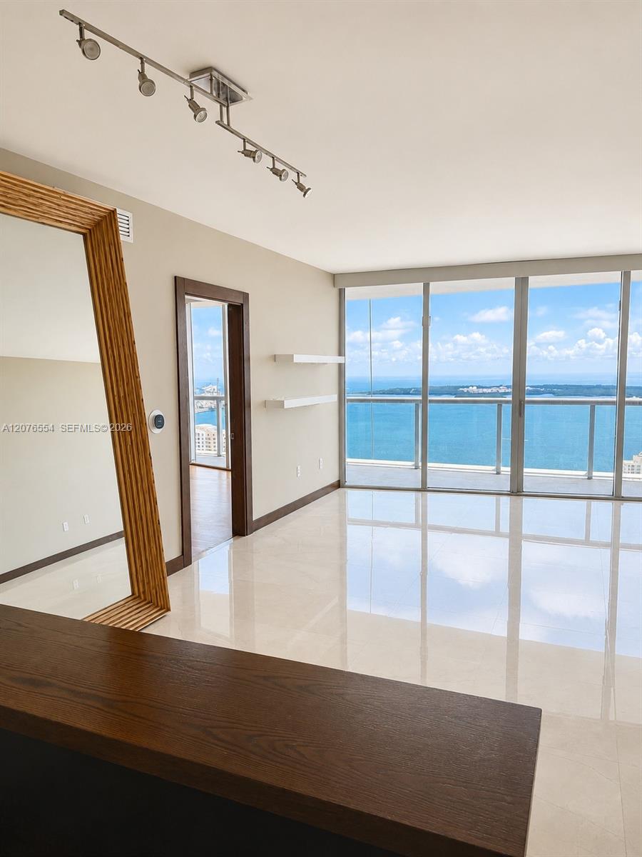 465 Brickell Avenue 5605 Property Photo 11