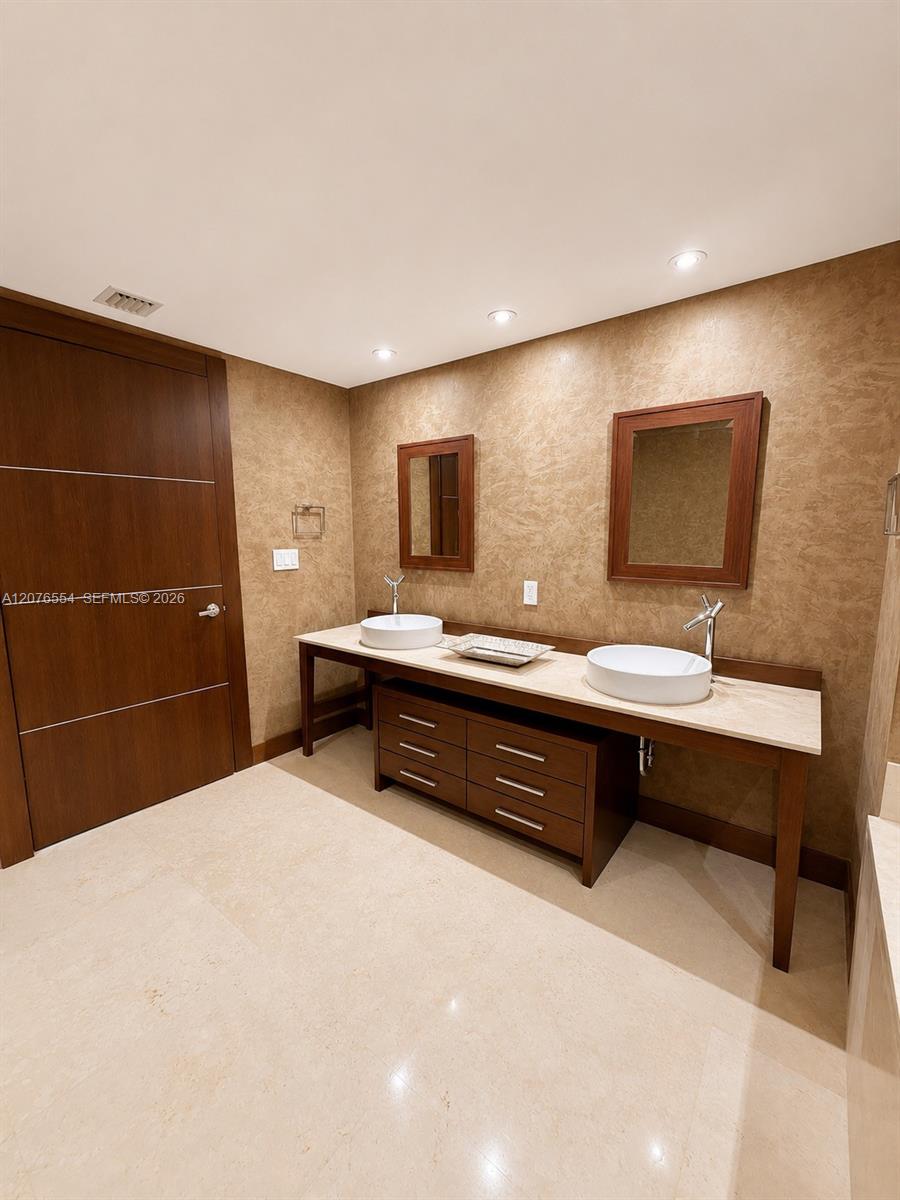 465 Brickell Avenue 5605 Property Photo 18