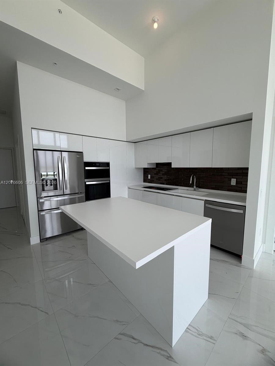 1170 E Hallandale Beach Boulevard 607 Property Photo 2
