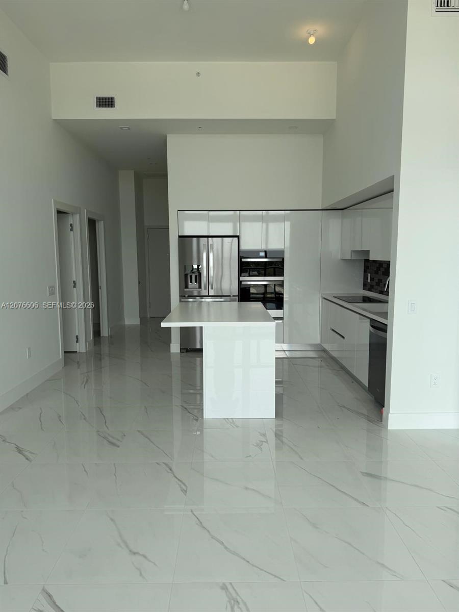1170 E Hallandale Beach Boulevard 607 Property Photo 3