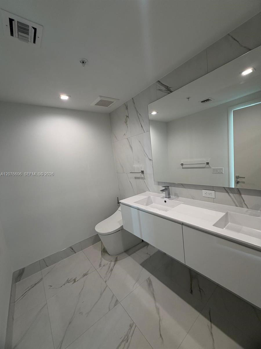 1170 E Hallandale Beach Boulevard 607 Property Photo 12