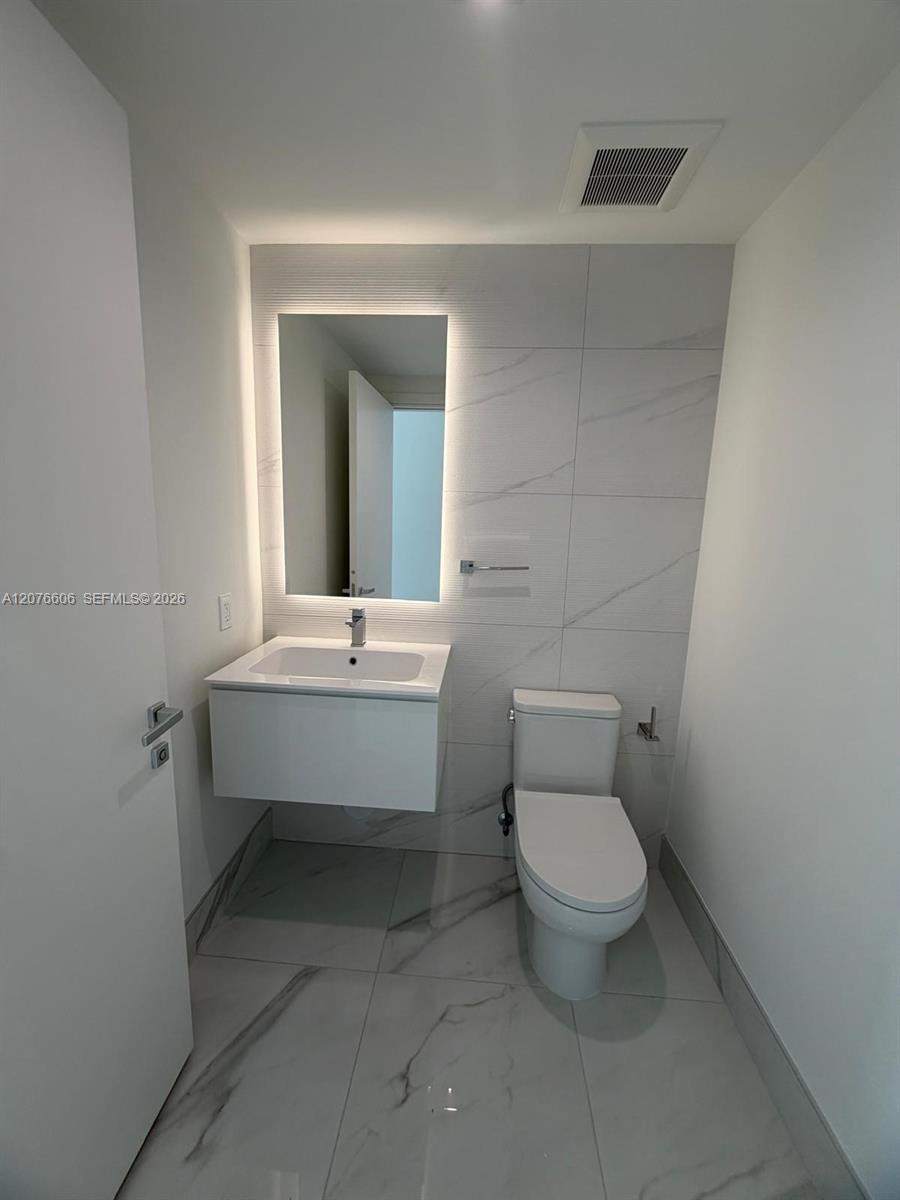 1170 E Hallandale Beach Boulevard 607 Property Photo 14