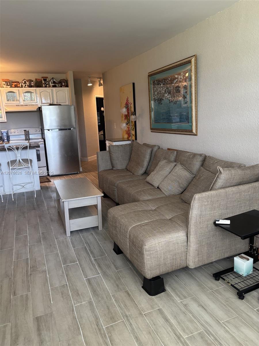 A12076626 Property Photo 6