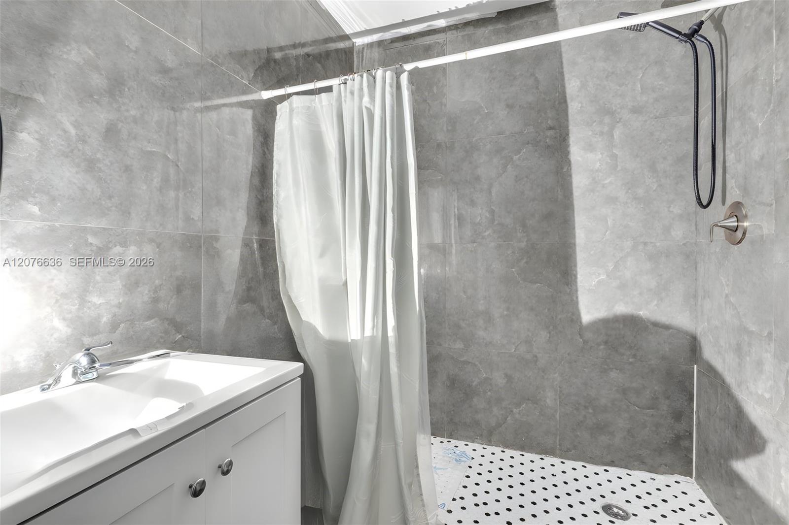 A12076636 Property Photo 3