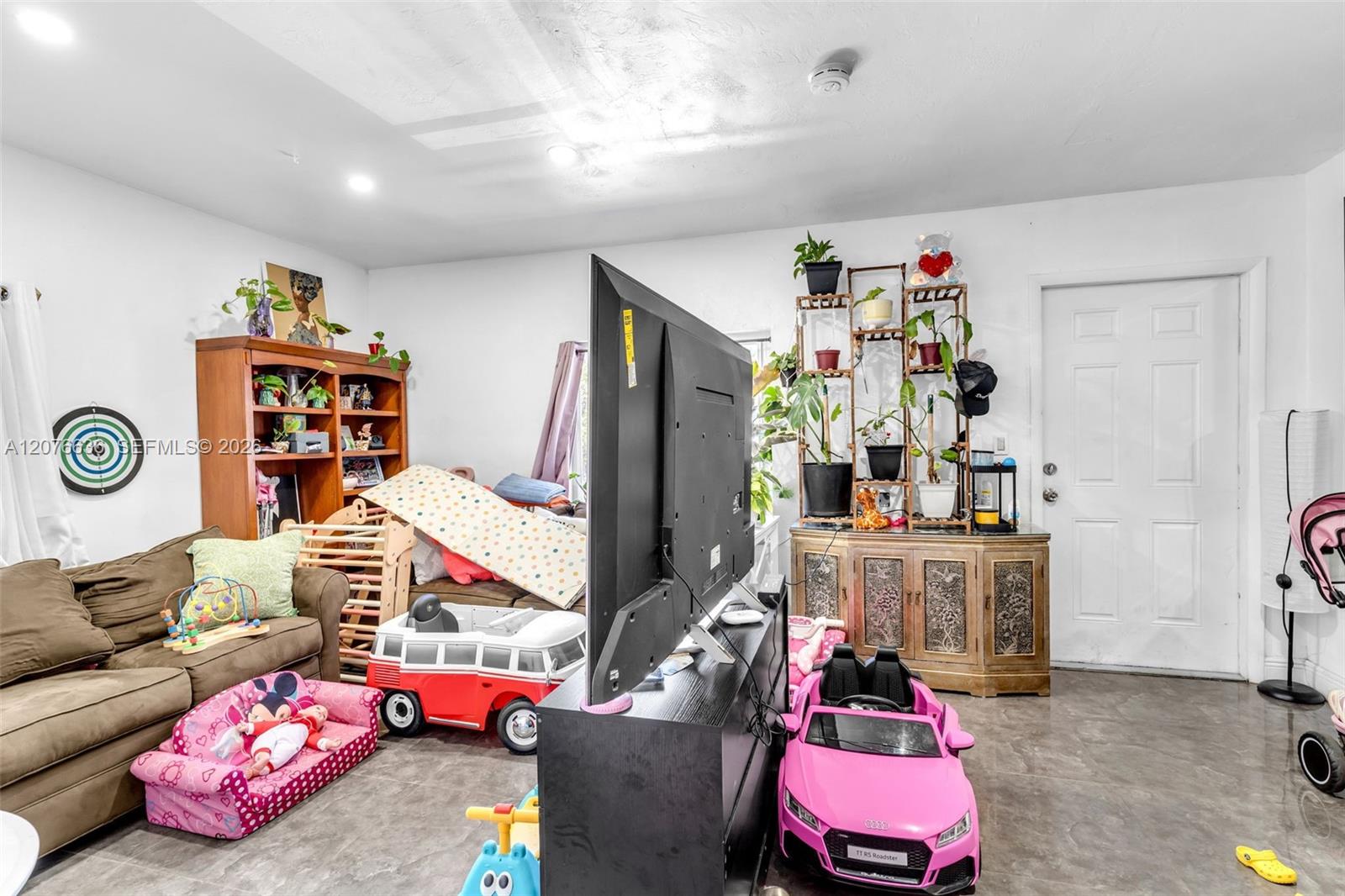 A12076636 Property Photo 6