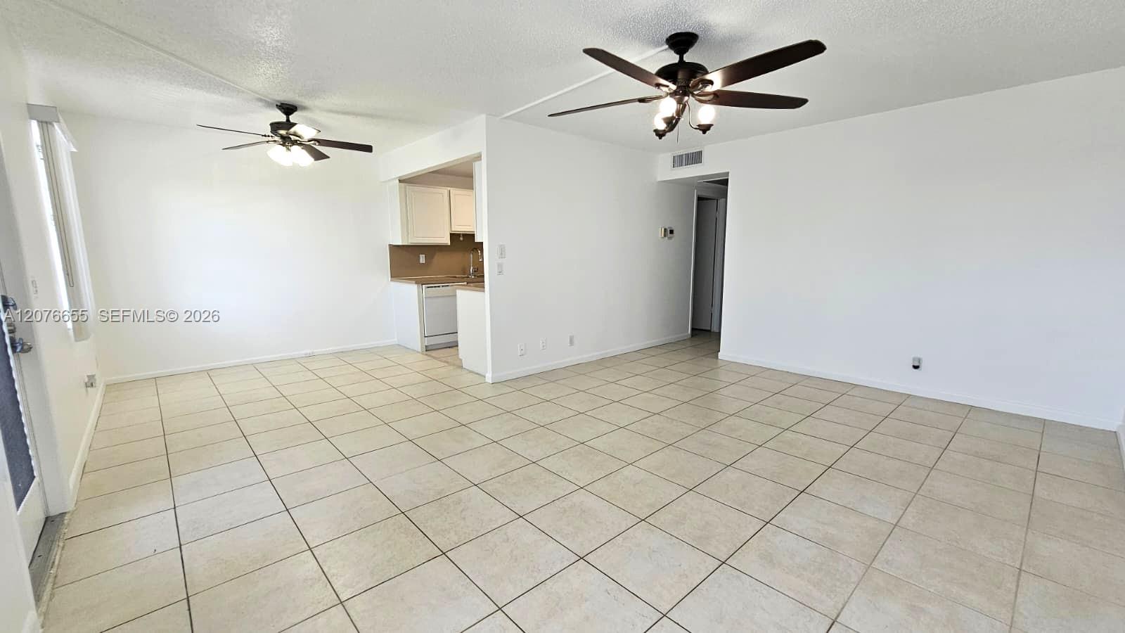 4034 Exeter B 4034 Property Photo 4