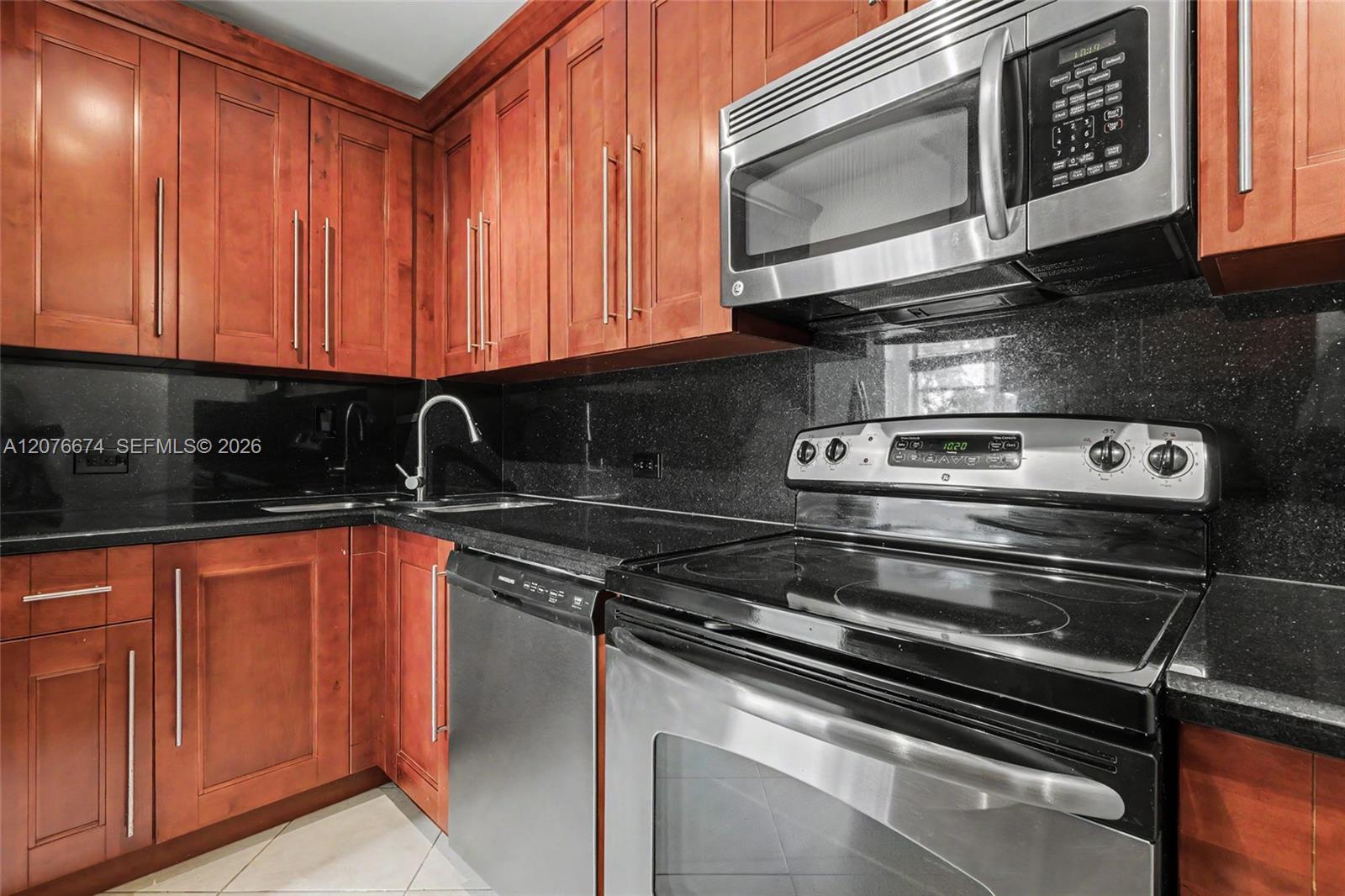 1625 Se 10th Avenue 501 Property Photo 4