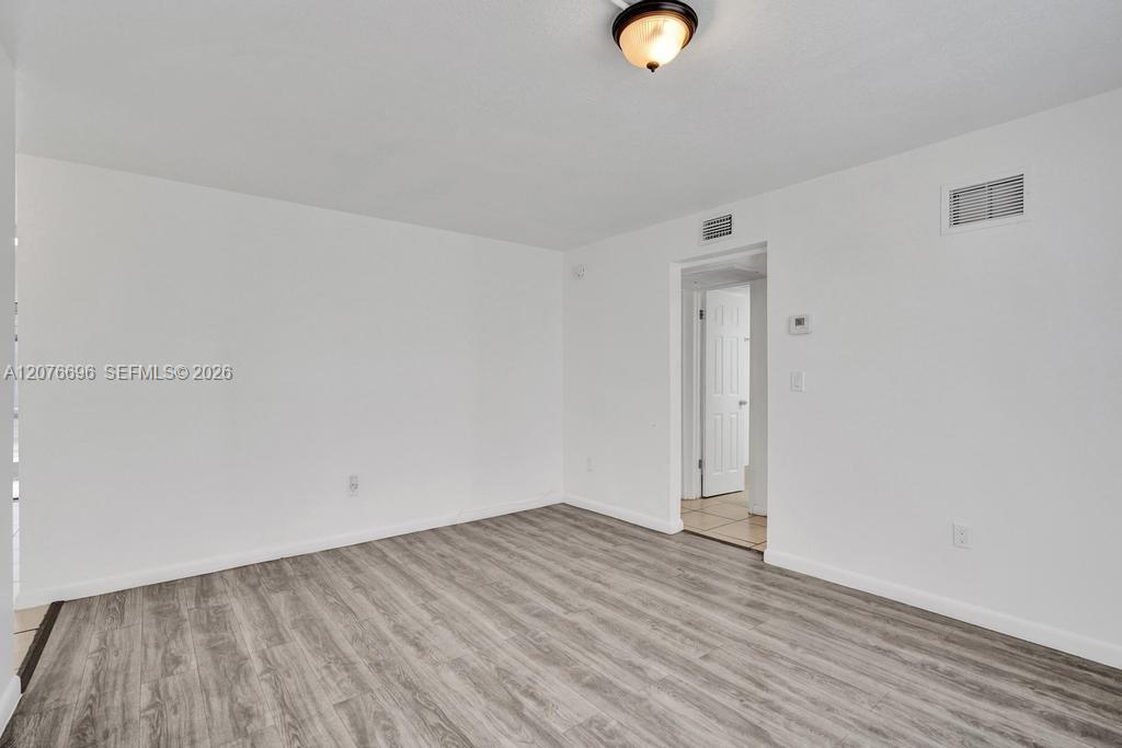 4511 Treehouse Lane B Property Photo 11