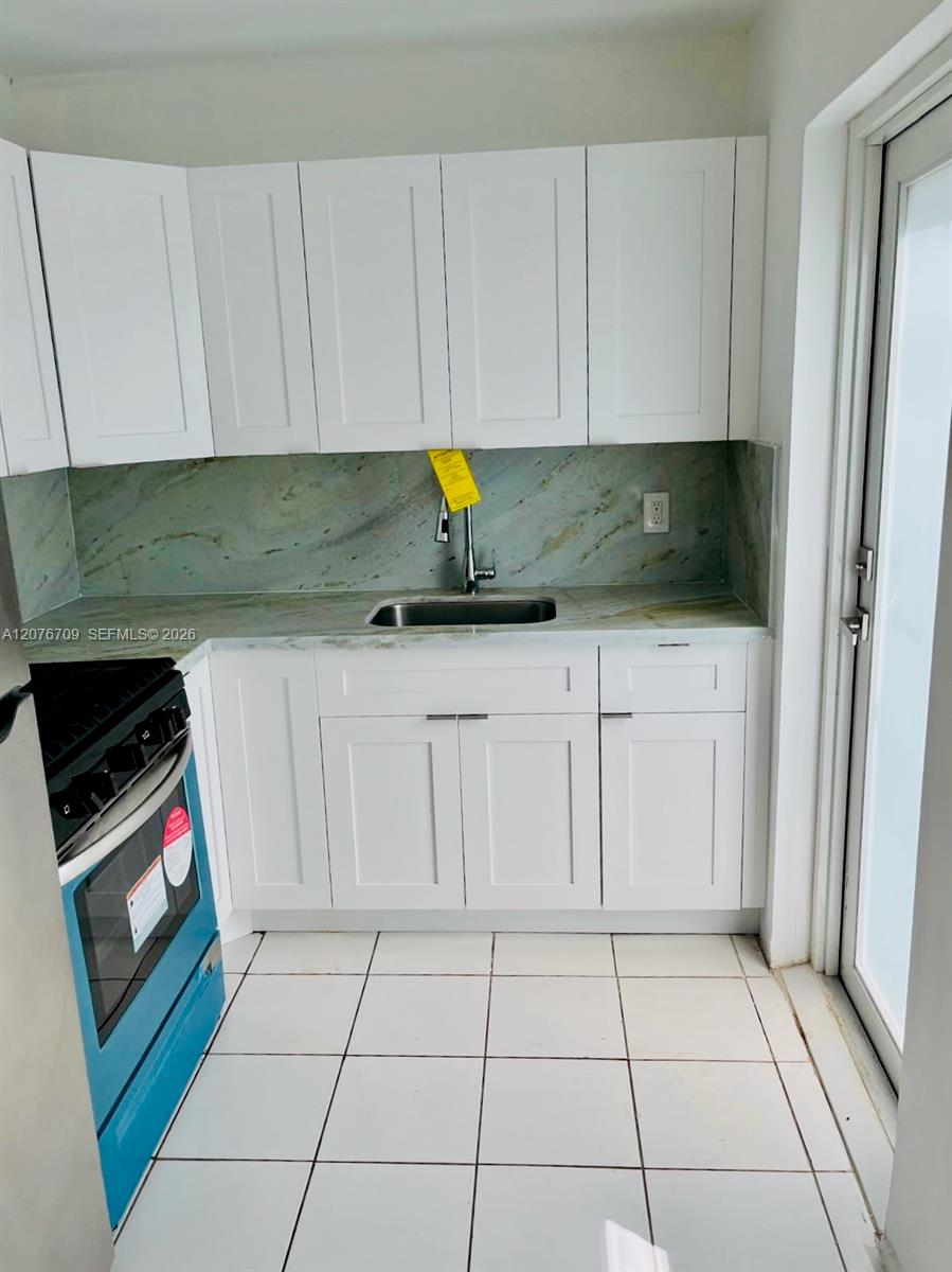 A12076709 Property Photo 3