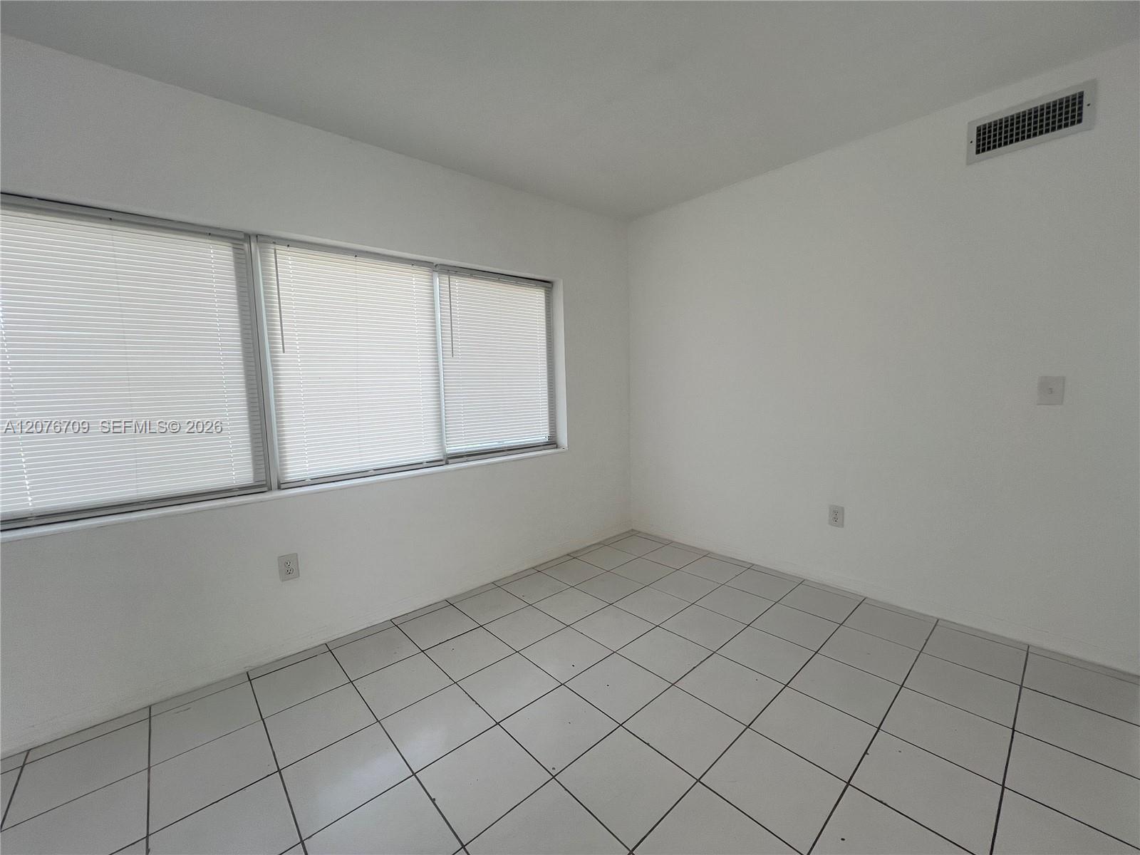A12076709 Property Photo 12
